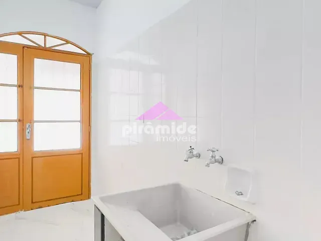Casa com 253m² 3 quartos e 2 banheiros, à venda, no bairro Jardim Satélite em São José dos Campos