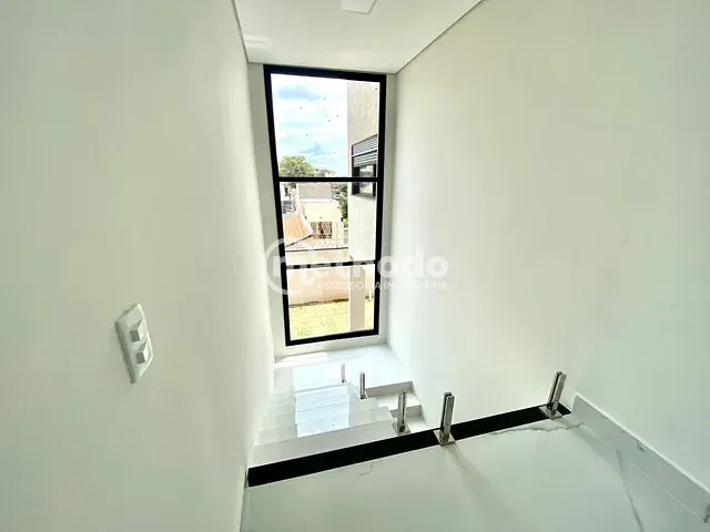 Casa com 300m² 4 quartos e 5 banheiros, à venda, no bairro Bosque dos Eucaliptos em Valinhos