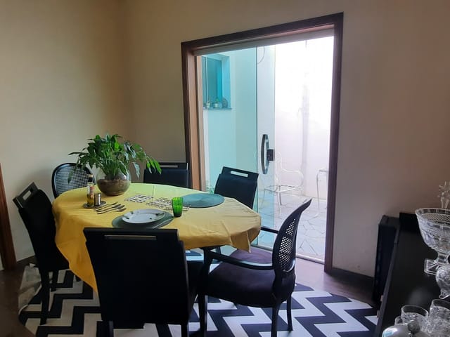Casa com 392m² 4 quartos e 2 banheiros, à venda, no bairro Jardim Indepedência em Guaratinguetá