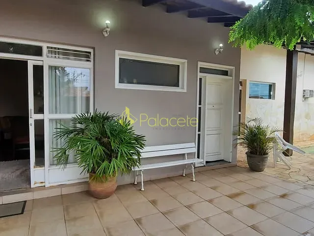 Casa com 392m² 4 quartos e 2 banheiros, à venda, no bairro Jardim Indepedência em Guaratinguetá