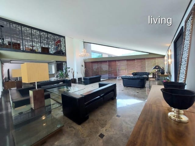 Casa com 2000m² 5 quartos e 8 banheiros, à venda ou para alugar, no bairro Residencial Tamboré em Barueri
