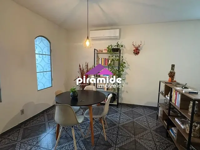 Casa com 10m² 3 quartos e 2 banheiros, à venda, no bairro Jardim Ismênia em São José Dos Campos