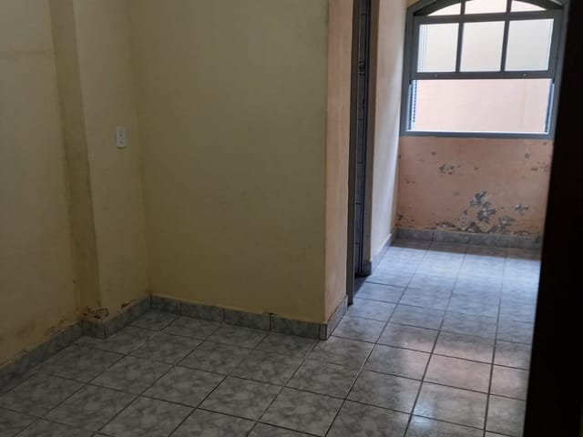 Casa 4 quartos e 2 banheiros, à venda, no bairro Jardim Russi em Taubaté