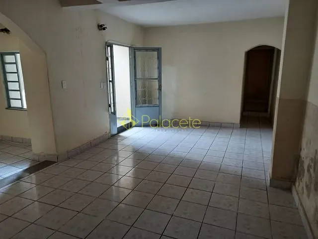 Casa 4 quartos e 2 banheiros, à venda, no bairro Jardim Russi em Taubaté