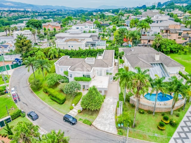 Casa com 1333m² 5 quartos e 8 banheiros, à venda, no bairro Tamboré em Santana de Parnaíba