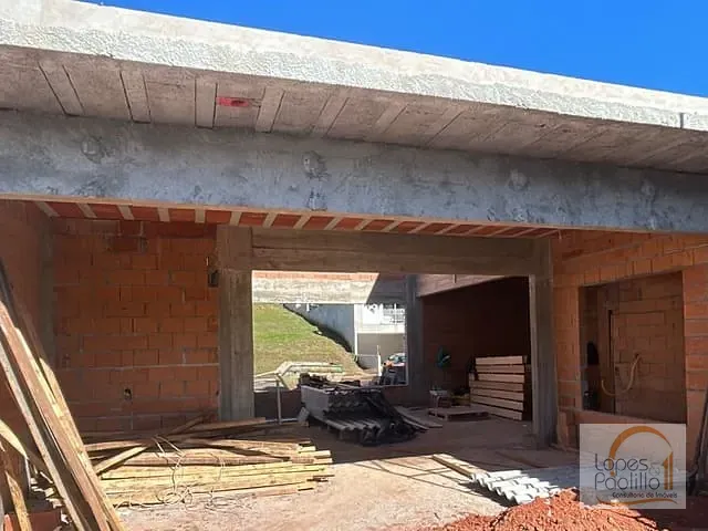 Casa com 600m² 3 quartos e 4 banheiros, à venda, no bairro Condomínio Terras de Santa Cruz em Bragança Paulista