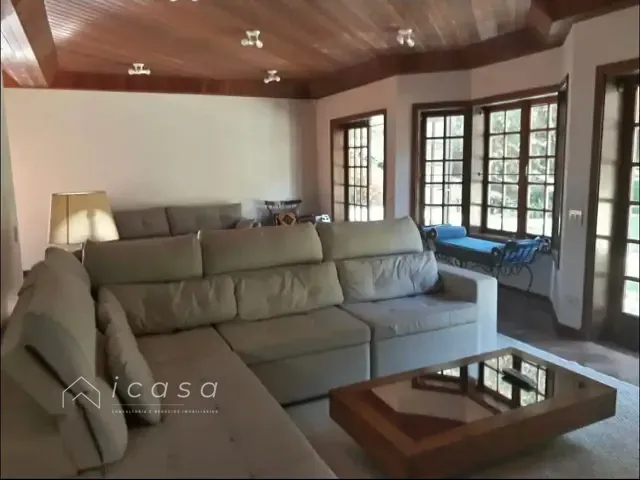 Casa com 1000m² 5 quartos e 7 banheiros, à venda ou para alugar, no bairro Vila Capivari em Campos do Jordão