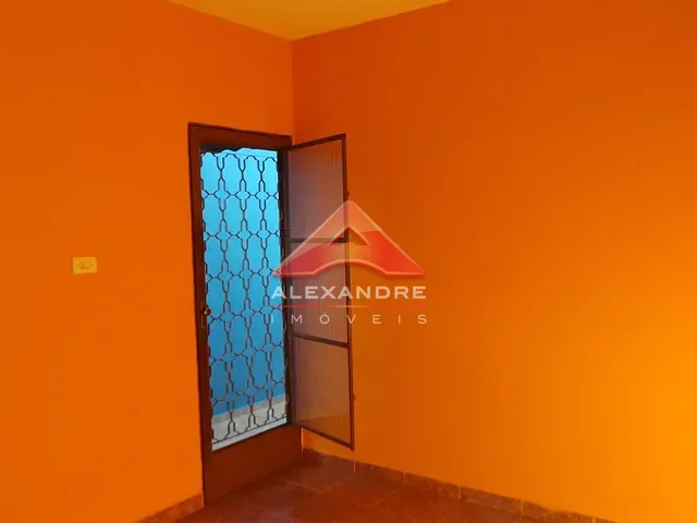 Casa com 235m² 2 quartos e 1 banheiro, para alugar, no bairro Vila Industrial em São José dos Campos