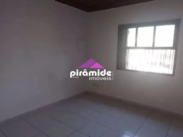 Casa com 10m² 3 quartos e 2 banheiros, à venda, no bairro Centro em São José Dos Campos