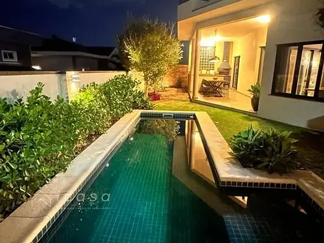 Casa com 300m² 3 quartos e 2 banheiros, à venda, no bairro Jardim Crystal Park em Jacareí