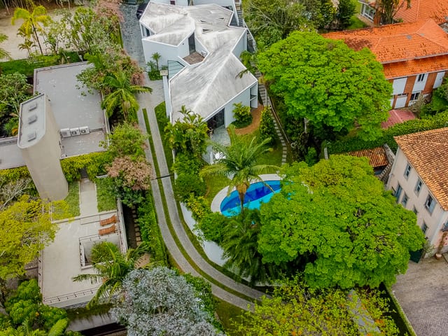 Casa com 1550m² 4 quartos e 6 banheiros, à venda, no bairro Vila Tramontano em São Paulo