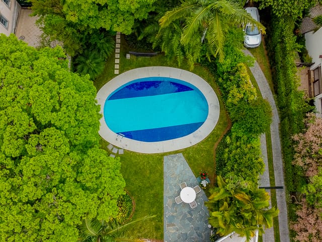 Casa com 1550m² 4 quartos e 6 banheiros, à venda, no bairro Vila Tramontano em São Paulo