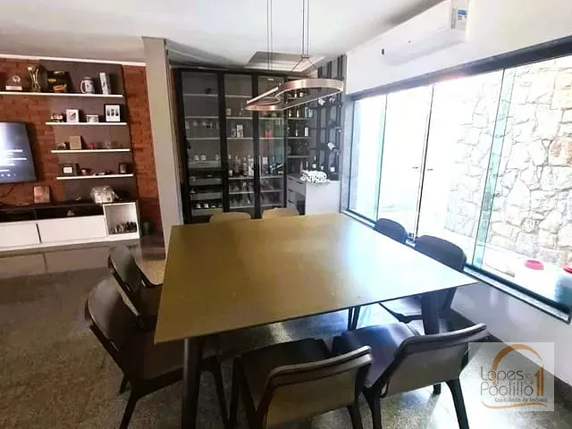 Casa com 668m² 3 quartos e 5 banheiros, à venda, no bairro Vila Santista em Atibaia