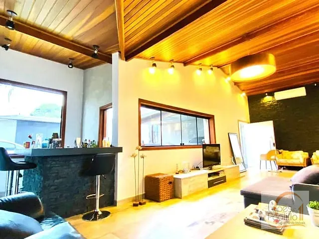 Casa com 1000m² 3 quartos e 2 banheiros, à venda, no bairro Vila Esperia ou Giglio em Atibaia