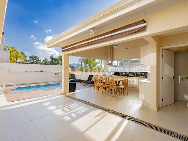 Casa com 360m² 4 quartos e 6 banheiros, à venda, no bairro Alphaville em Santana de Parnaíba