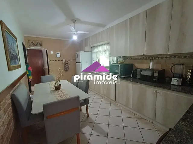 Casa com 10m² 3 quartos e 3 banheiros, à venda, no bairro São João em Jacareí