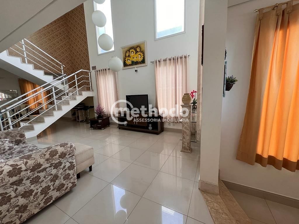 Casa, 3 quartos, 218 m² - Foto 2