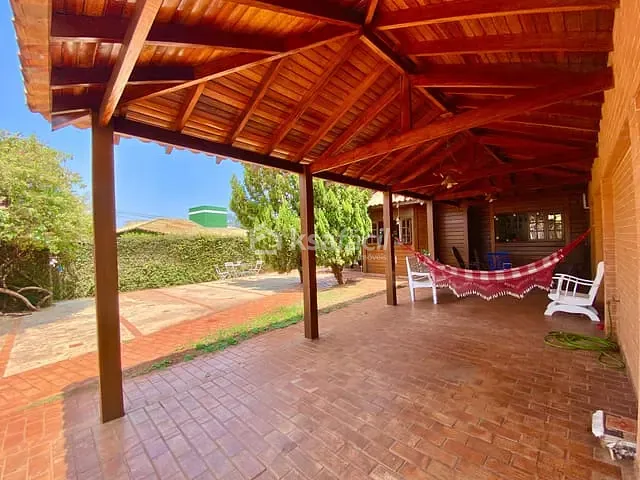 Casa com 518m² 3 quartos e 2 banheiros, à venda, no bairro Carandá Bosque em Campo Grande
