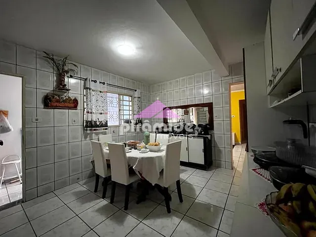 Casa com 145m² 4 quartos e 4 banheiros, à venda, no bairro Parque Santo Antônio em Jacareí