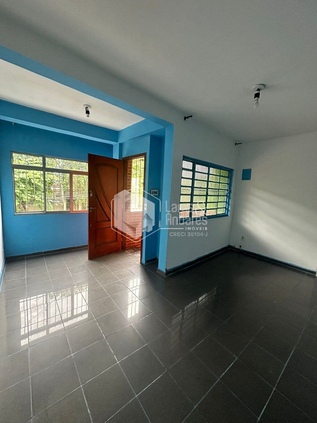 Casa à venda com 4 quartos, 200m² - Foto 1