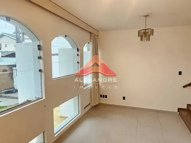 Casa com 250m² 3 quartos e 2 banheiros, para alugar, no bairro Residencial Planalto em São José Dos Campos