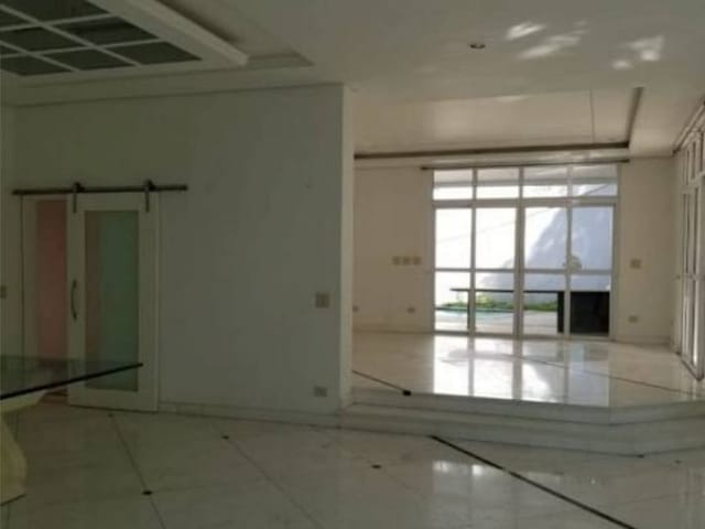 Casa com 850m², para alugar, no bairro Alphaville Residencial Um em Barueri