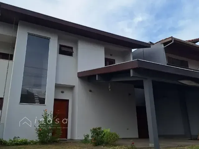 Casa com 250m² 3 quartos e 2 banheiros, à venda, no bairro Urbanova em São José dos Campos