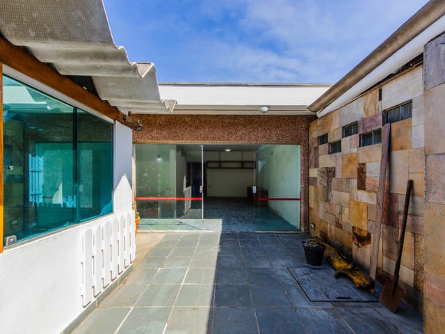 Casa com 325m² 2 quartos e 4 banheiros, à venda, no bairro Parque São Domingos em São Paulo