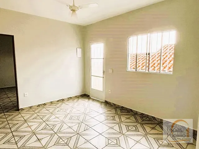 Casa com 125m² 2 quartos e 1 banheiro, à venda, no bairro Jardim Palmas em Bom Jesus dos Perdões
