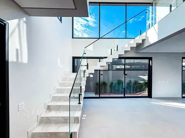 Casa com 279m² 4 quartos e 5 banheiros, à venda, no bairro Recanto dos Eucaliptos em São José dos Campos