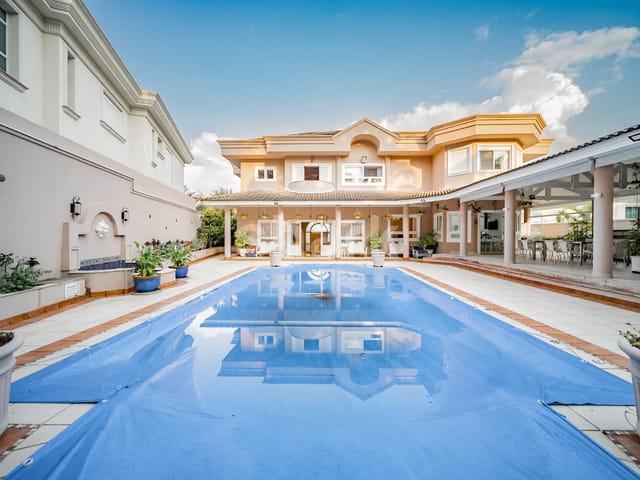 Casa com 1100m² 5 quartos e 8 banheiros, à venda, no bairro Tamboré em Santana de Parnaíba