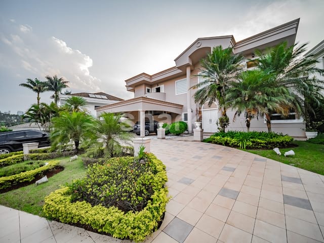 Casa com 1100m² 5 quartos e 8 banheiros, à venda, no bairro Tamboré em Santana de Parnaíba