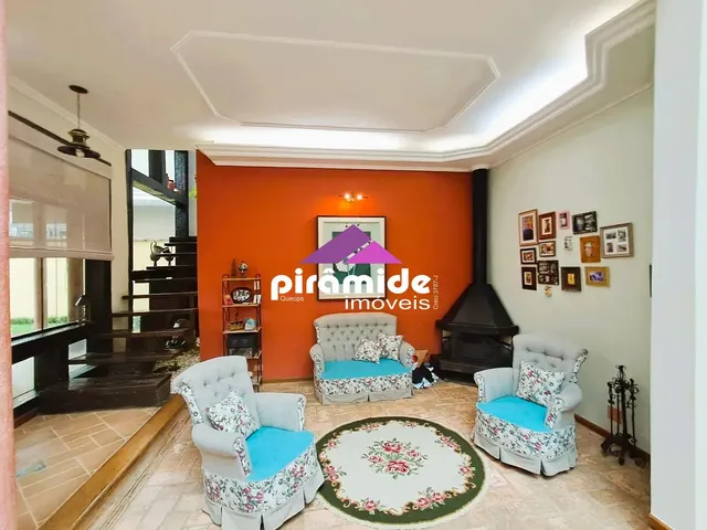 Casa com 10m² 4 quartos e 4 banheiros, à venda ou para alugar, no bairro Loteamento Villa Branca em Jacareí