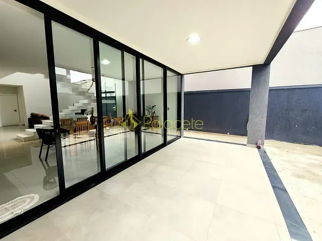 Casa com 300m² 4 quartos e 5 banheiros, à venda, no bairro Piracangaguá em Taubaté