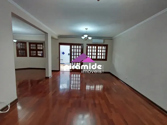 Casa com 10m² 3 quartos e 1 banheiro, para alugar, no bairro Jardim Aquárius em São José Dos Campos
