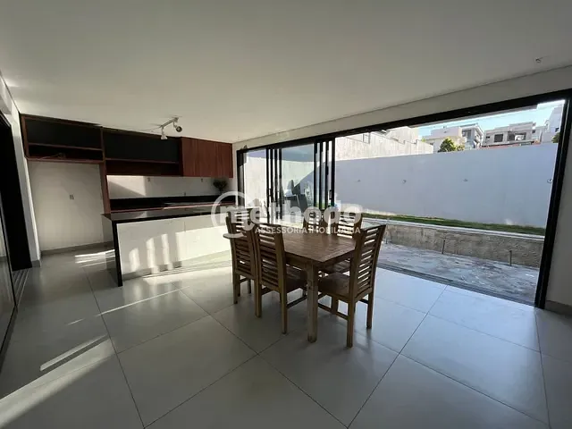 Casa com 360m² 4 quartos e 5 banheiros, à venda, no bairro Swiss Park em Campinas