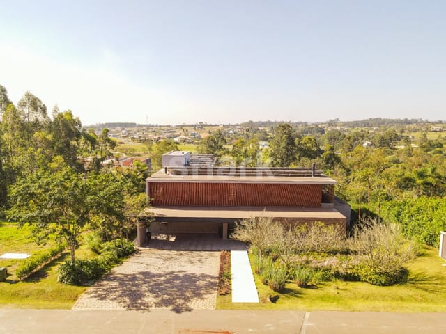Casa com 2050m² 6 quartos e 9 banheiros, à venda, no bairro Itu em Itu