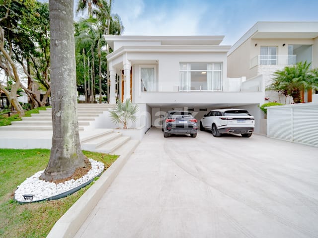 Casa com 563m² 4 quartos e 6 banheiros, à venda, no bairro Alphaville em Santana de Parnaíba