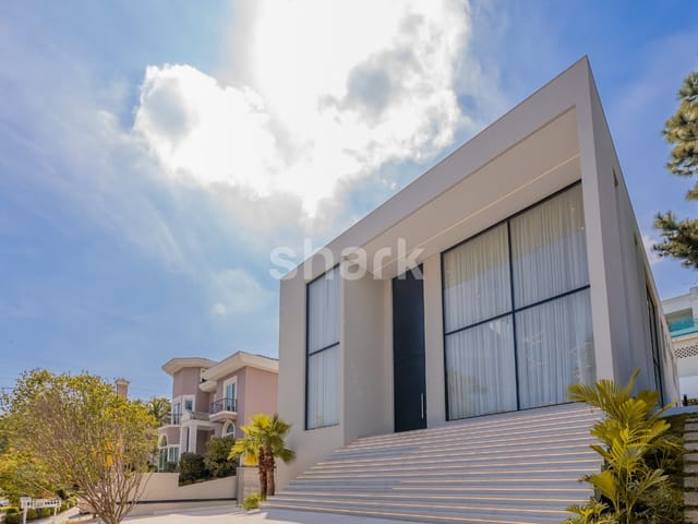 Casa com 1100m² 6 quartos e 9 banheiros, à venda, no bairro Tamboré em Santana de Parnaíba