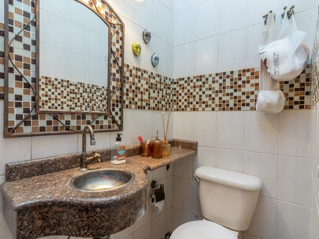 Casa com 1000m² 2 quartos e 2 banheiros, à venda, no bairro Chácara Jaraguá em São Paulo