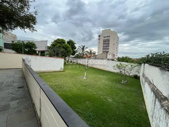 Casa com 750m² 4 quartos e 3 banheiros, à venda, no bairro Vila Lucy em Sorocaba