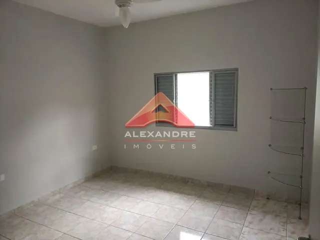 Casa com 300m² 3 quartos e 2 banheiros, à venda, no bairro Vila Tatetuba em São José dos Campos