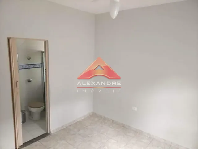 Casa com 300m² 3 quartos e 2 banheiros, à venda, no bairro Vila Tatetuba em São José dos Campos