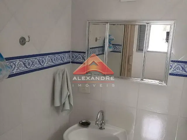 Casa com 300m² 3 quartos e 2 banheiros, à venda, no bairro Vila Tatetuba em São José dos Campos