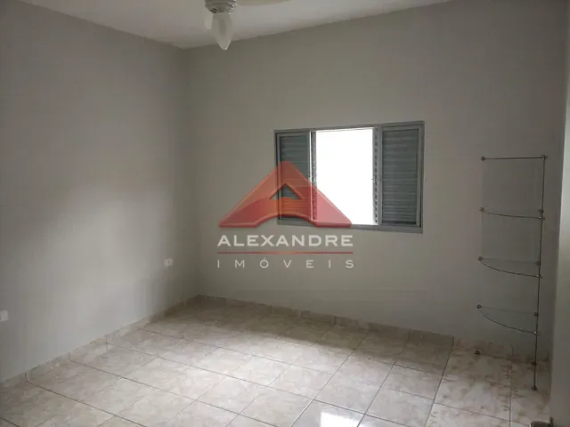 Casa com 300m² 3 quartos e 2 banheiros, à venda, no bairro Vila Tatetuba em São José dos Campos