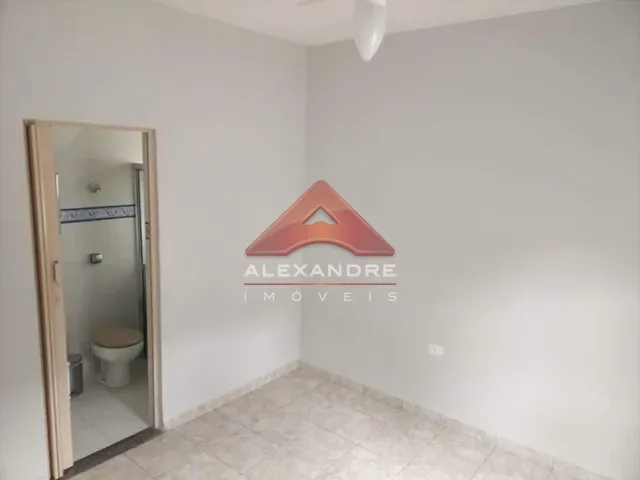 Casa com 300m² 3 quartos e 2 banheiros, à venda, no bairro Vila Tatetuba em São José dos Campos