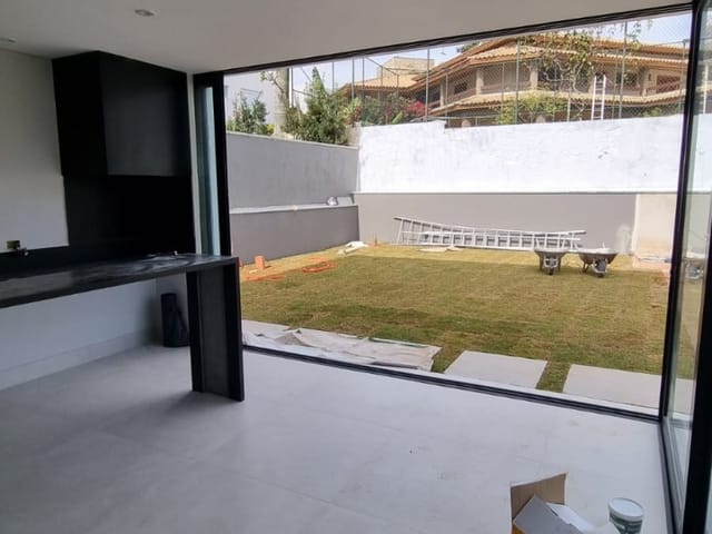 Casa com 550m² 4 quartos e 6 banheiros, à venda, no bairro Residencial Morada dos Lagos em Barueri
