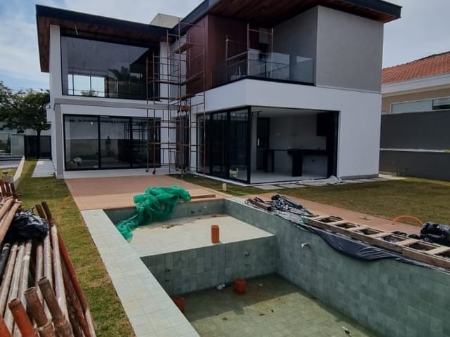 Casa com 550m² 4 quartos e 6 banheiros, à venda, no bairro Residencial Morada dos Lagos em Barueri