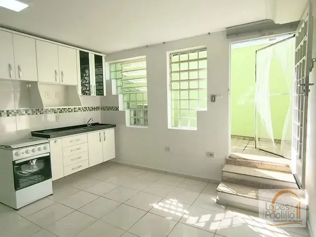 Casa com 80m² 1 quarto e 1 banheiro, para alugar, no bairro Jardim Pacaembu em Atibaia