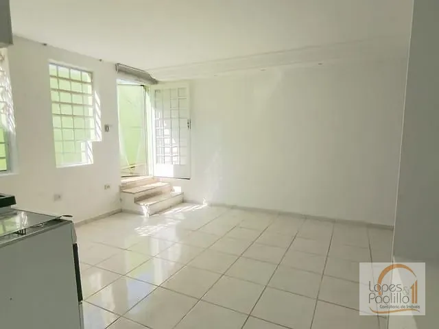 Casa com 80m² 1 quarto e 1 banheiro, para alugar, no bairro Jardim Pacaembu em Atibaia